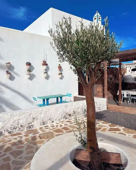לאחארס Villa Alfonso New, With Local Traditional Style